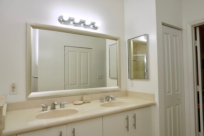 MASTER BATHROOM - 7900 Harbor Island Dr