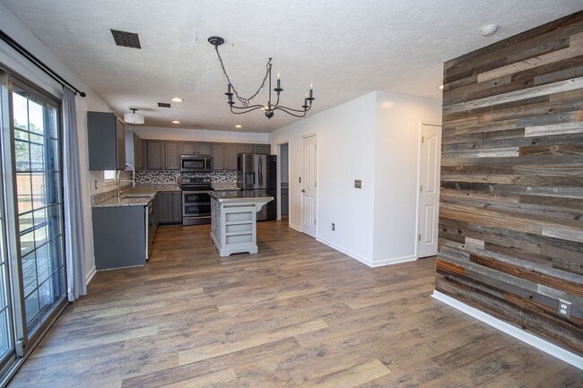 Building Photo - Beautiful 3BR/2.5BA Home with Fenced Yard, Granite Kitchen & Neighborhood Pool