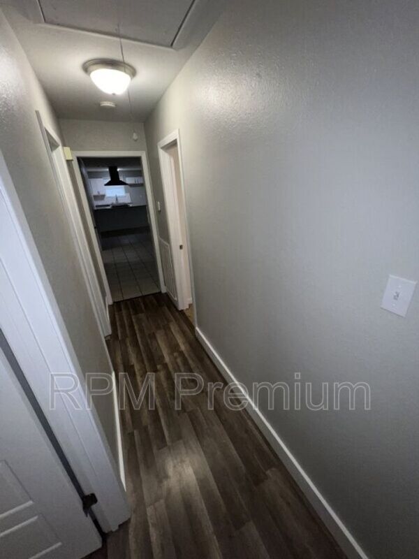 Building Photo - 464 Wilton Dr