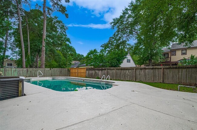 Building Photo - 520 S Rivershire Dr
