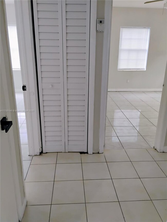 Building Photo - 252 S Biscayne River Dr