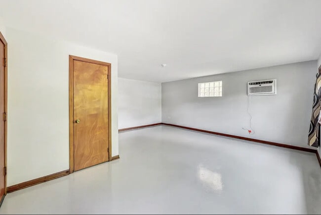 Building Photo - 2631 N 74th Ave