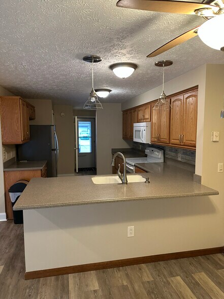Building Photo - 6308 Forest Park Dr