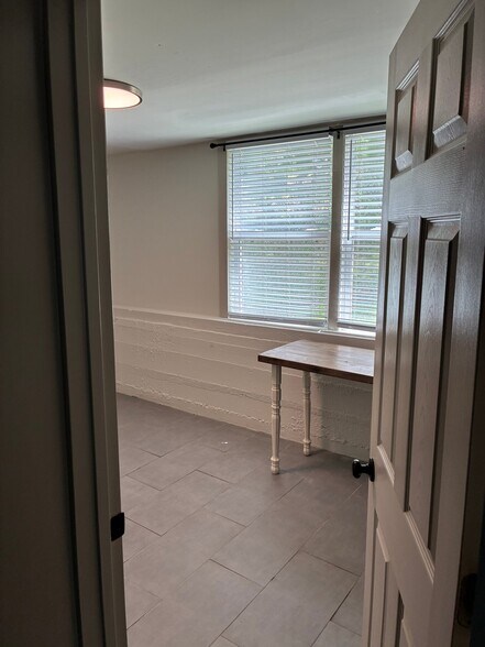 Building Photo - 528 N Royal Ave