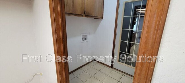 Building Photo - 7407 Kings Manor Ct