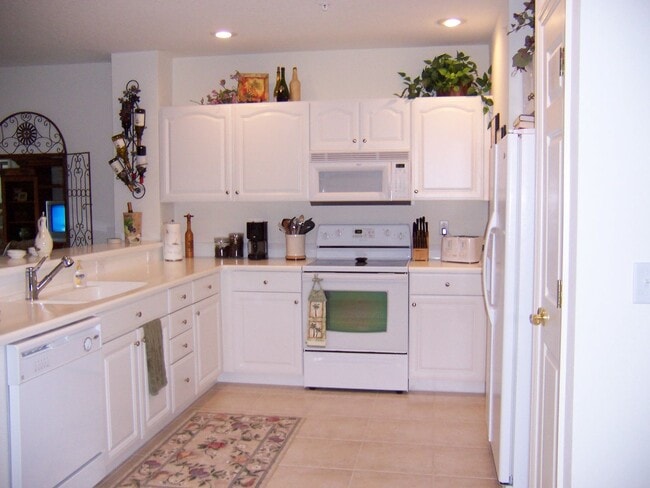 Building Photo - Furnished 3/2 Condo In Canopy Walk