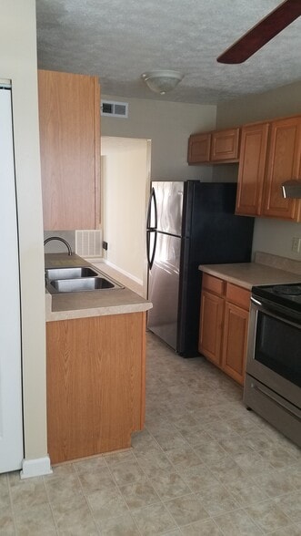 Building Photo - 12 Oneonta Dr