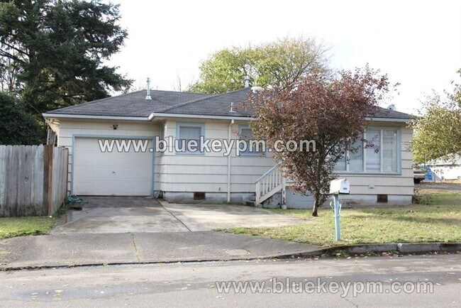 Primary Photo - 2 Bed 1 Bath Home with Huge Bonus Room Nea...