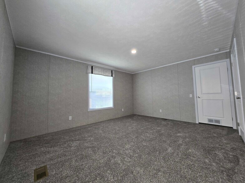 Building Photo - 52131 Oxford Ln