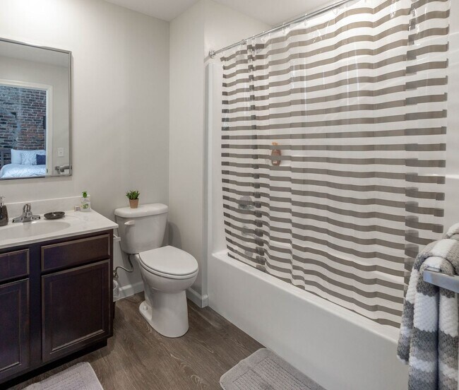 Building Photo - 108 W 6th St