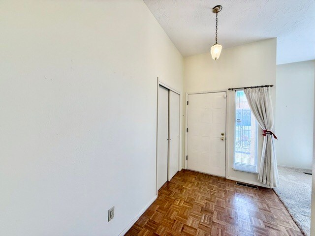 Building Photo - 3201 La Ronda Pl NE