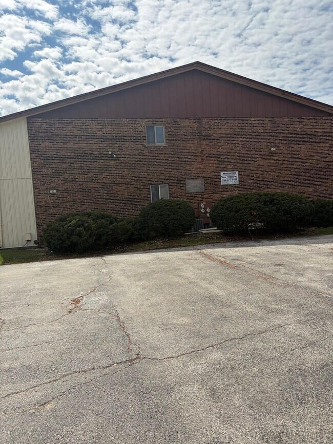 Building Photo - 7131 Hickory St