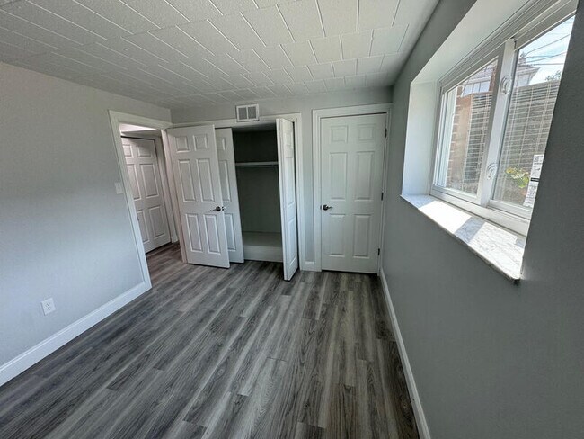 Building Photo - 908 Erdner Ave