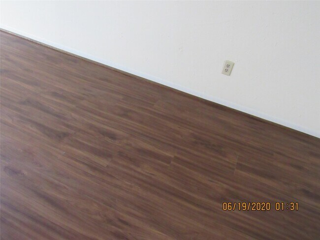 Building Photo - 17401 Red Oak Dr