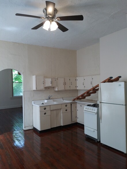 Building Photo - 2232 Ravine St