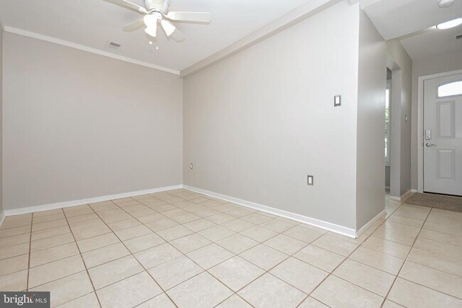 Building Photo - 8853 Teakwood Ct