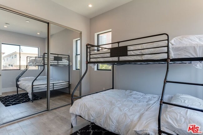 Building Photo - 4826 Pickford St