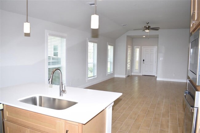 Building Photo - 2605 Sam Bass Rd