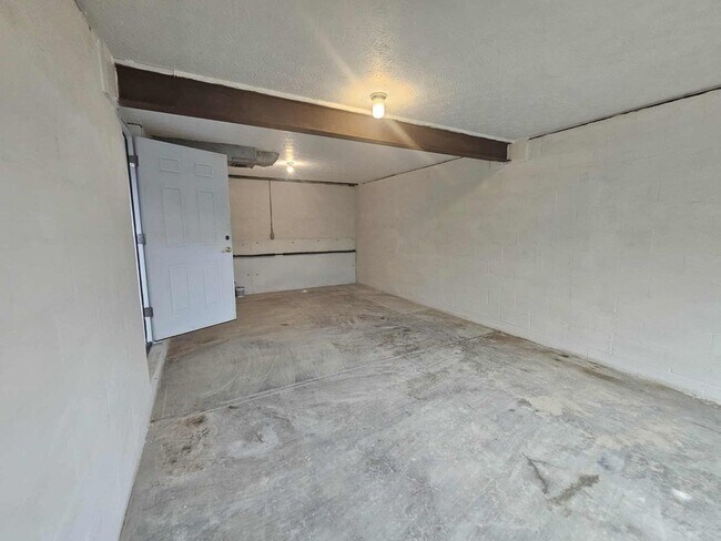 Building Photo - Ravenna 2-bedroom 1 bath Duplex