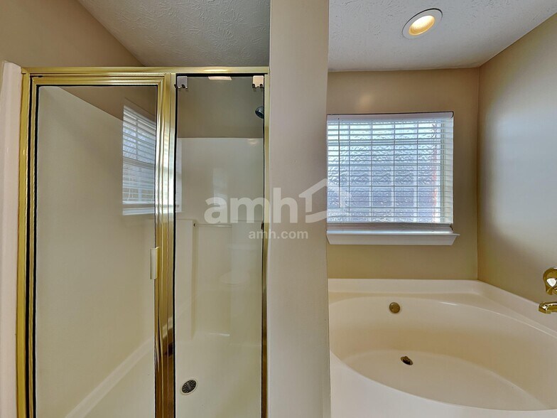 Building Photo - 1612 E Blairmont Dr