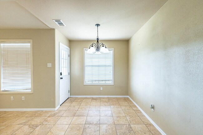 Building Photo - Cute 3 bedroom 2 bath in Frenship School District