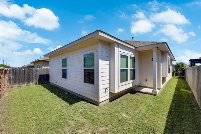 Building Photo - 6203 Principale Dr