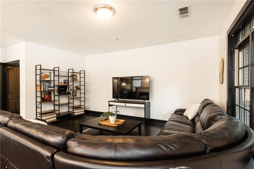 Building Photo - 1300 DeKalb Ave NE