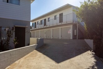 Building Photo - OPEN HOUSE: 11/22 3-4PM ~ Pacific Beach 2BR Townhome w/ Parking!