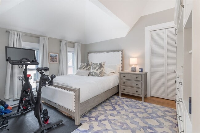 Building Photo - 36 Saxton St