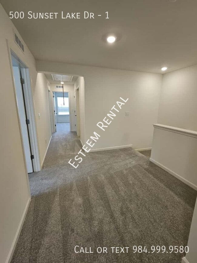 Building Photo - 500 Lake Dr