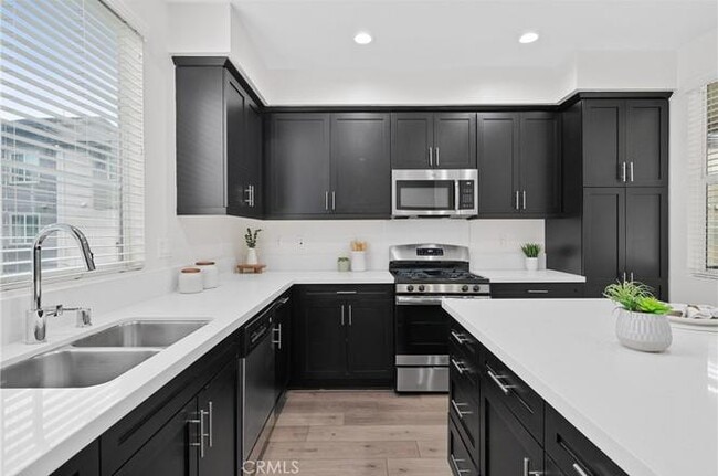 Building Photo - 747 Savi Dr