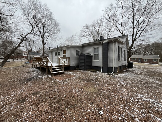 Building Photo - 1305 1st St