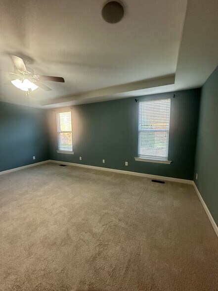 Building Photo - 402 Valley Spring Dr
