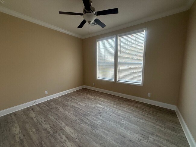 Building Photo - 631 Imogene Dr