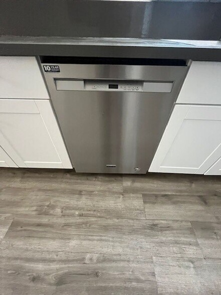 Building Photo - 709 S Vista St