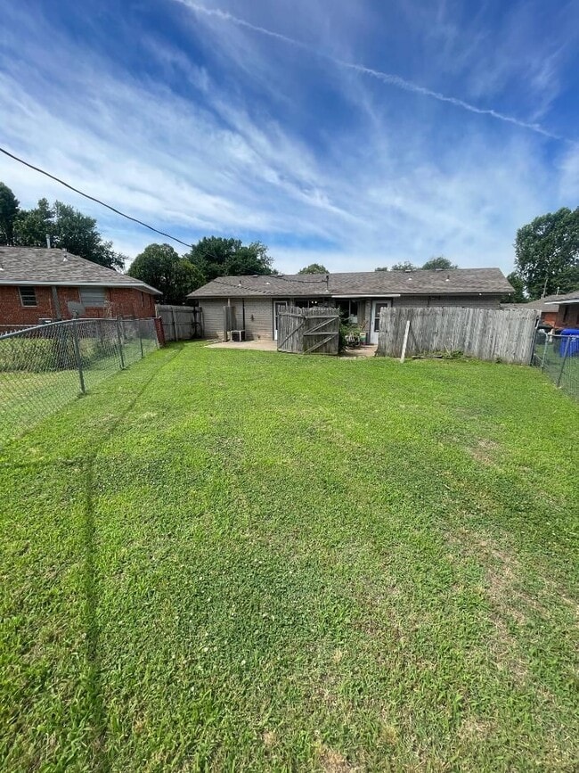 Building Photo - Adorable 1 bedroom 1 bathroom Duplex For Rent