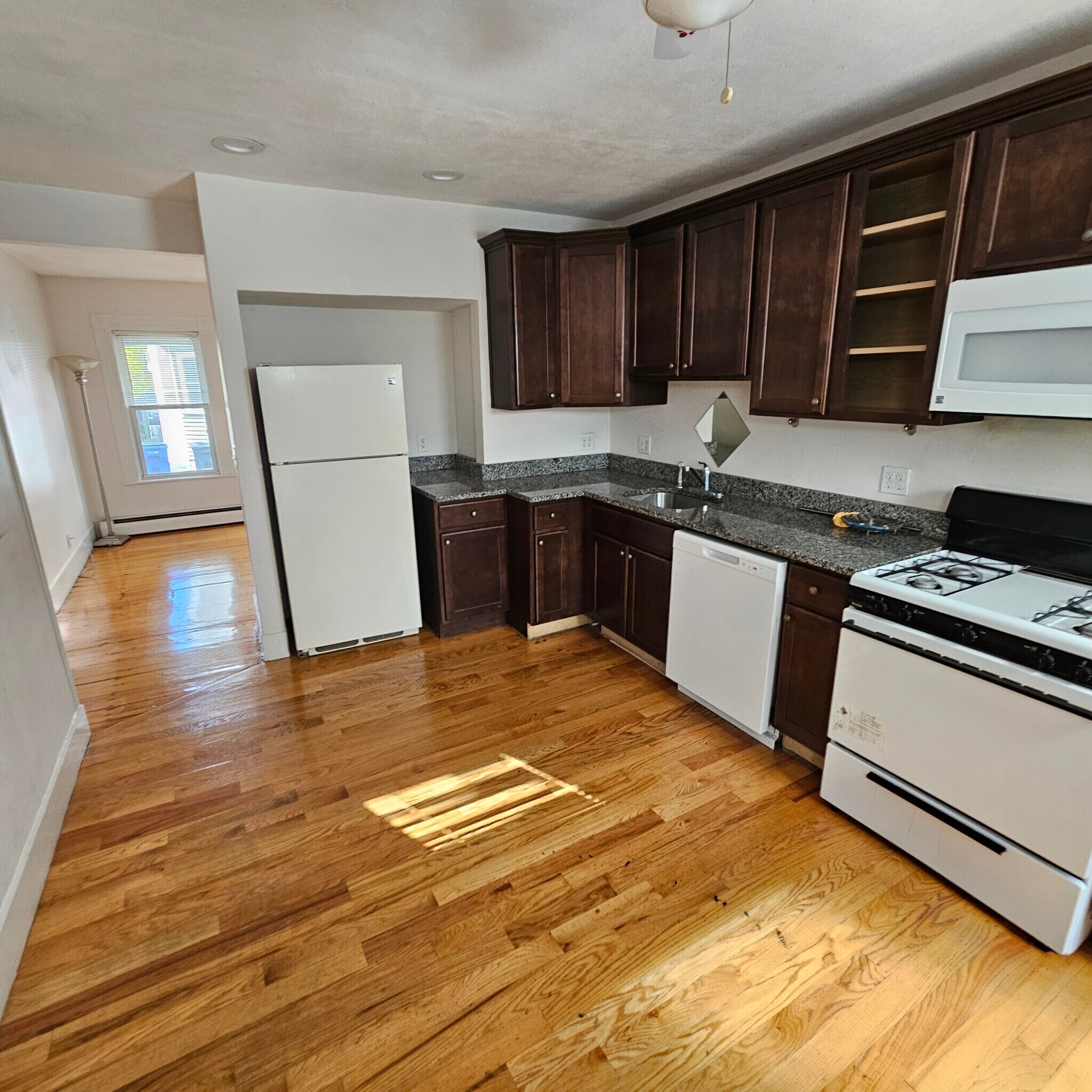 Building Photo - 5 Lawrence St