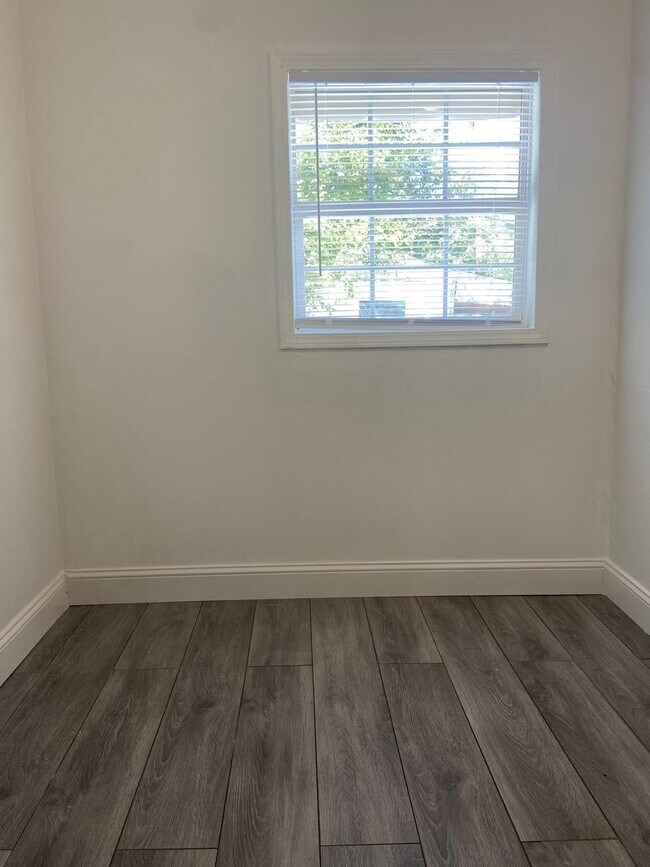 Building Photo - Single Family Home in Branson