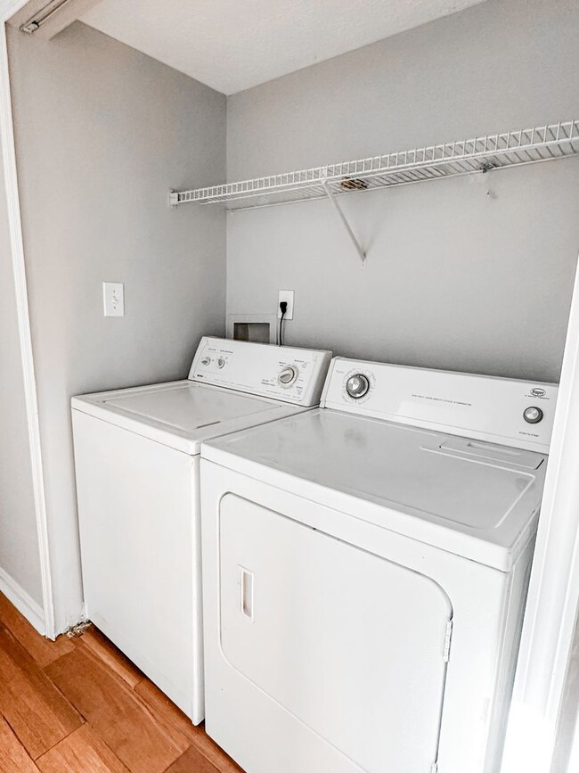 Building Photo - 2 bedroom/2.5 bathroom condo in Gainesville City Limits