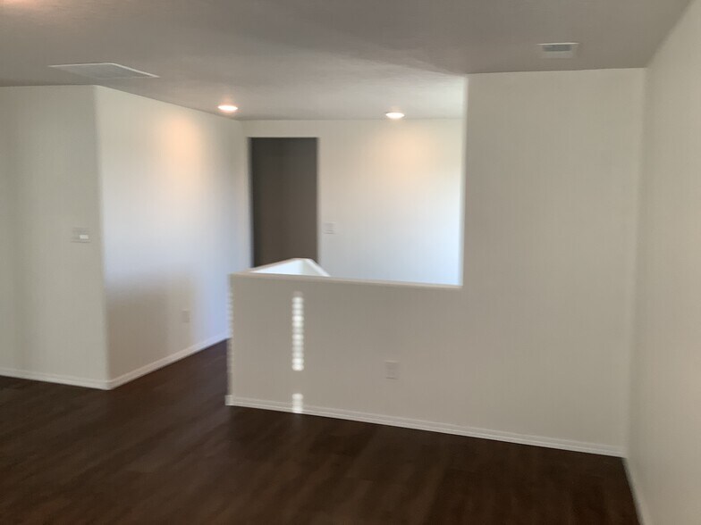 Building Photo - 2281 Solara Loop NE