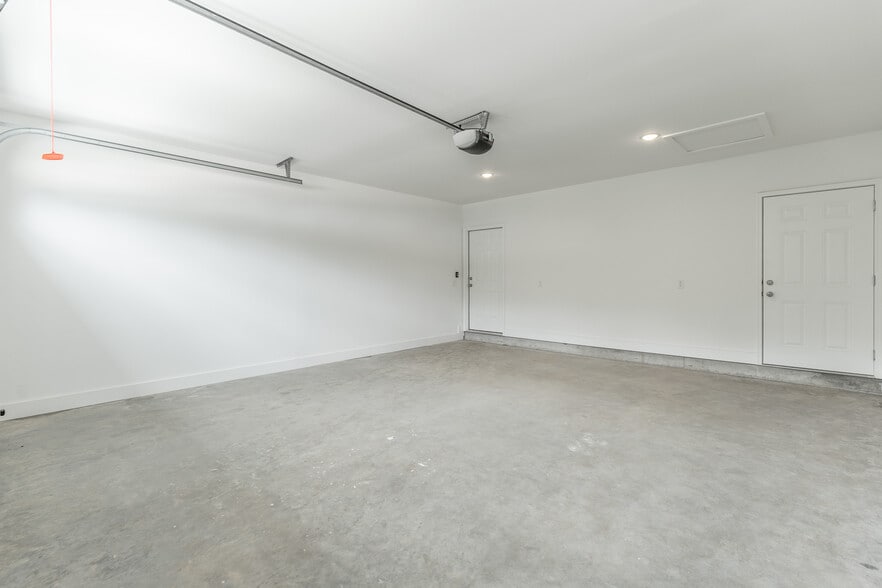 Building Photo - 4688 Heiskell Dr