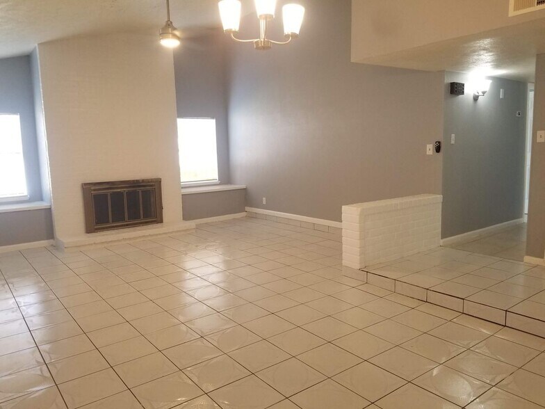 Building Photo - 8806 Trailridge Forest Dr