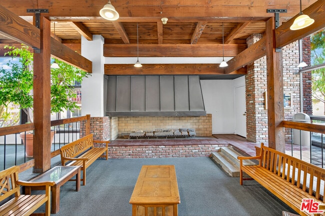 Building Photo - 394 Miraleste Dr