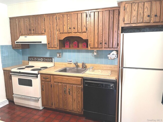 Building Photo - 14 Willow Bend