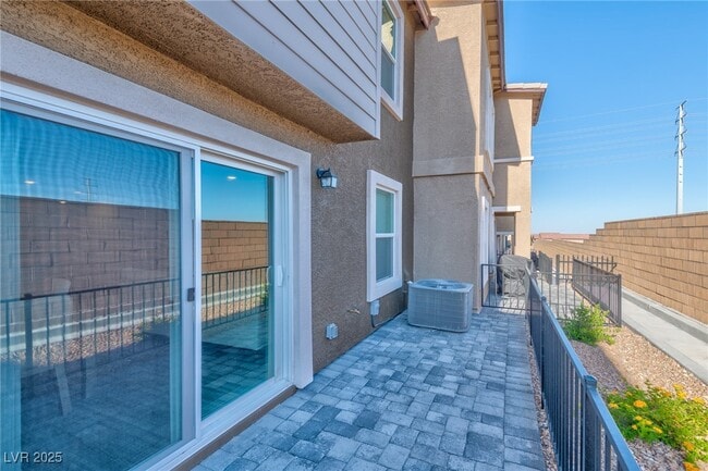 Building Photo - 10913 Heatherford Ave