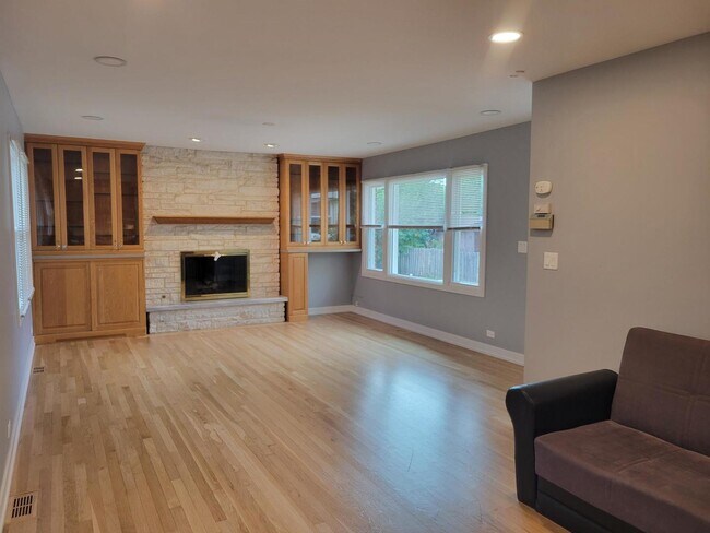 Building Photo - 1001 E Callero Cir