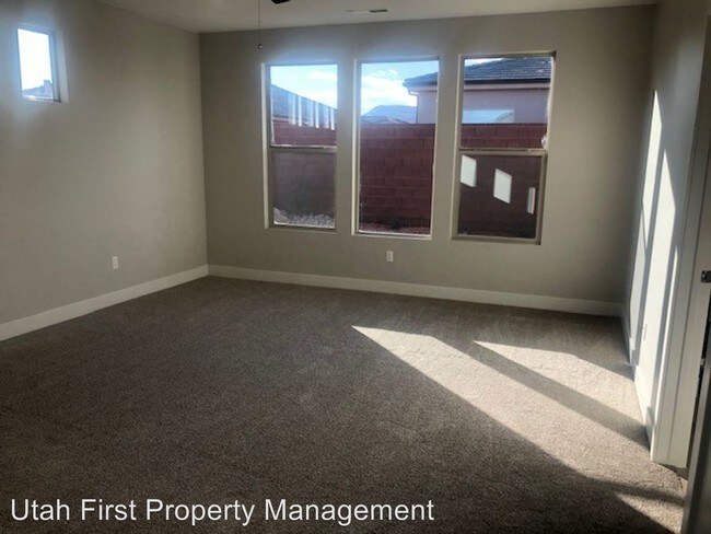 Building Photo - 4 br, 3 bath House - 358 S Buckthorn Lane