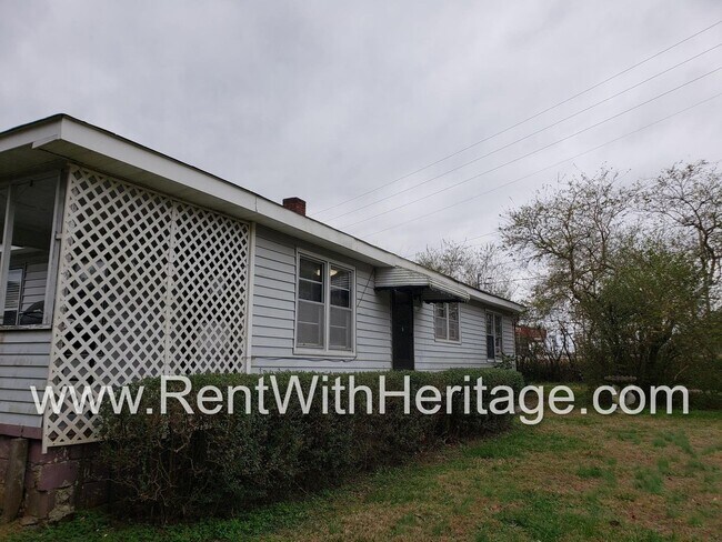Building Photo - GRANDPA'S BUNGELOW/ CHARMING RANCH HOME/ TOTALLY RENOVATED/ PRIVATE YARD