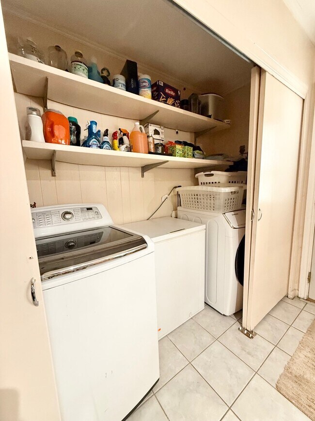 Building Photo - 2909 Oakton St