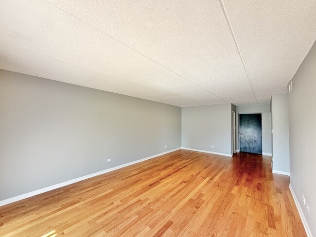 Building Photo - 25-525 N Quentin Rd